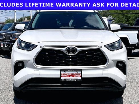 Used 2021 Toyota Highlander LE AWD/4WD image 2