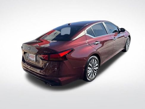Used 2024 Nissan Altima 2.5 SV w/ SV Premium Package image 5