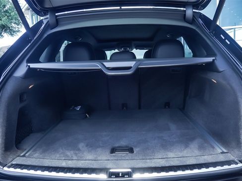 Certified 2024 Bentley Bentayga Extended Wheelbase image 38