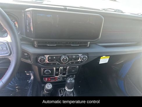 Used 2024 Jeep Wrangler Unlimited Rubicon AWD/4WD image 13