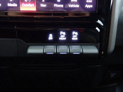 Used 2025 RAM 1500 Laramie AWD/4WD image 22