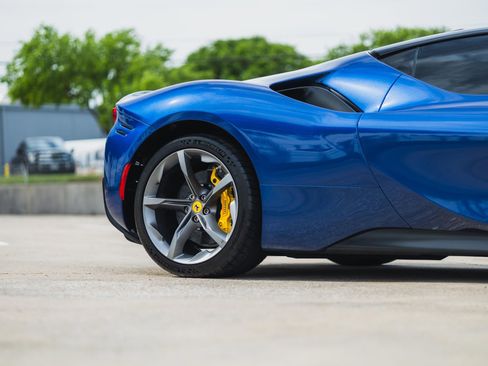 Used 2022 Ferrari SF90 Stradale AWD/4WD image 8