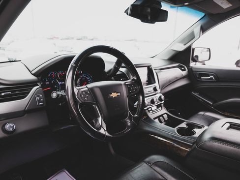 Used 2018 Chevrolet Suburban LT image 2