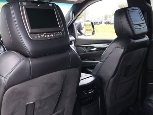 Used 2018 Cadillac Escalade Platinum AWD/4WD image 21