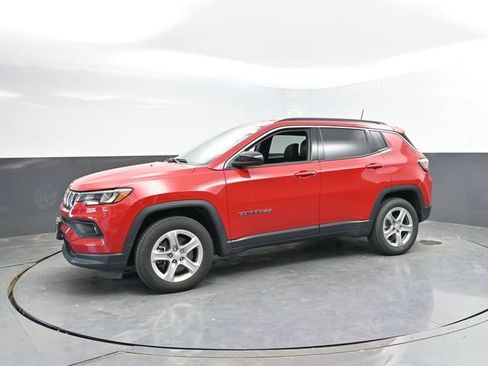Used 2024 Jeep Compass Latitude AWD/4WD image 7