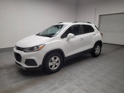Used 2020 Chevrolet Trax LT w/ LT Convenience Package FWD image 2