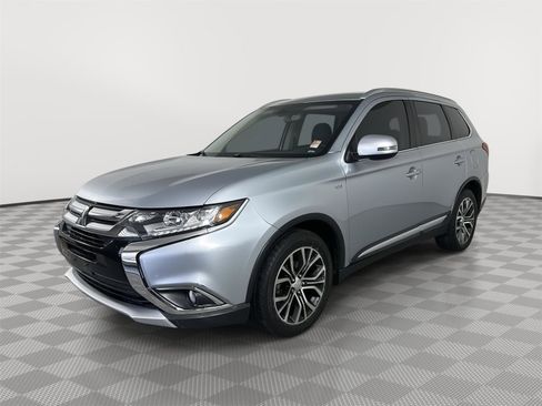 Used 2016 Mitsubishi Outlander GT image 3