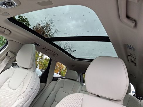 Used 2021 Volvo XC60 T6 Inscription w/ Advanced Package image 12