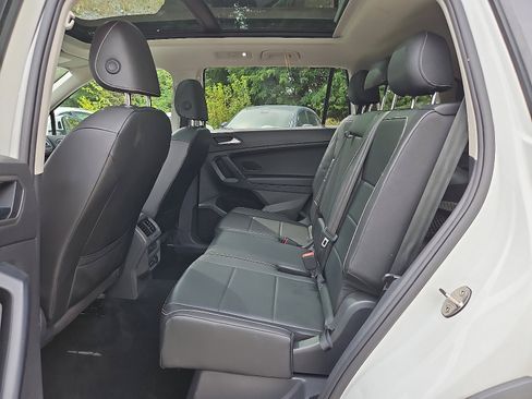 Used 2021 Volkswagen Tiguan SEL w/ 3rd Row Seat Package image 11