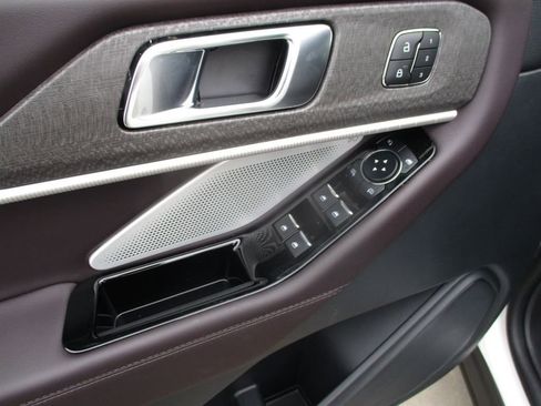 New 2026 Ford Explorer Platinum image 9
