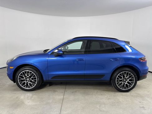Certified 2018 Porsche Macan AWD/4WD image 2