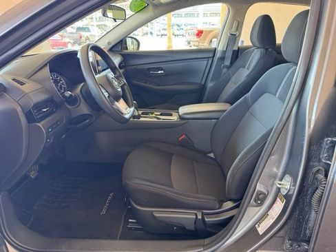 Used 2024 Nissan Sentra SV FWD image 9