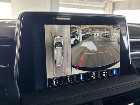 Used 2023 Chevrolet Suburban RST w/ Luxury Package RWD image 18