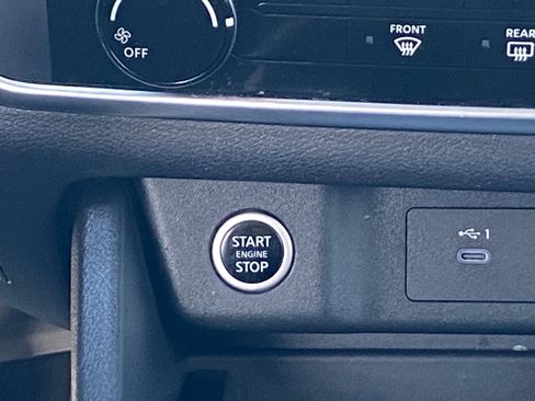 Used 2023 Nissan Rogue S image 25