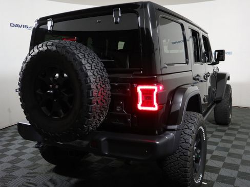 Used 2018 Jeep Wrangler Unlimited Sahara w/ Quick Order Package 24M Moab AWD/4WD image 6