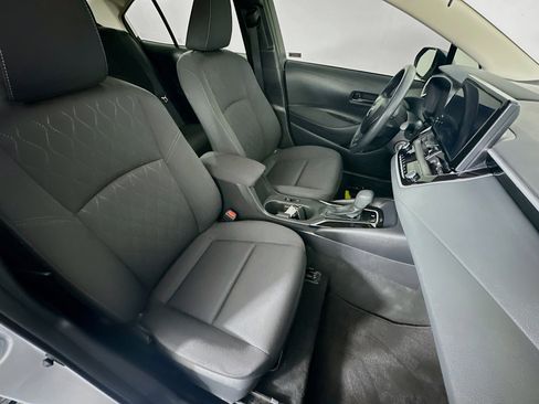 Used 2025 Toyota Corolla LE image 29