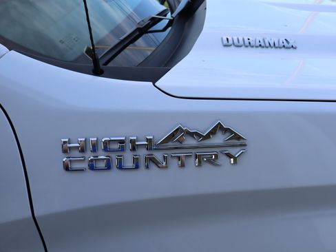 Used 2024 Chevrolet Silverado 1500 High Country w/ High Country Premium Package AWD/4WD image 12