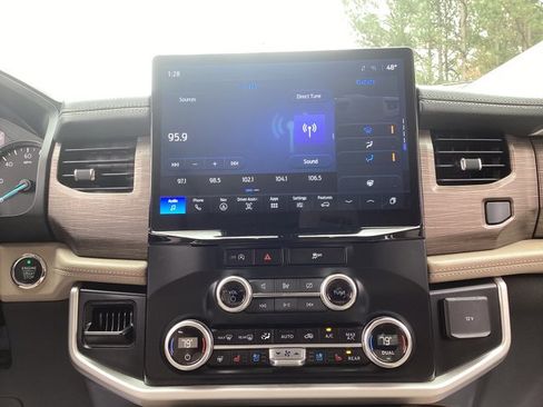 Used 2024 Ford Expedition Max Limited image 11