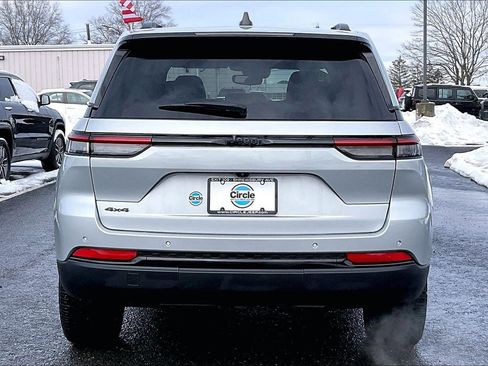 Certified 2023 Jeep Grand Cherokee Altitude image 4