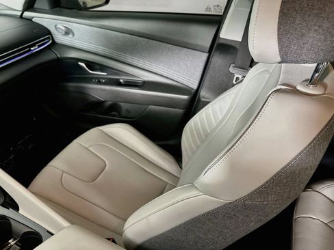 Used 2023 Hyundai Elantra Limited FWD image 25