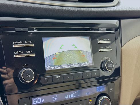 Used 2016 Nissan Rogue SV FWD image 21