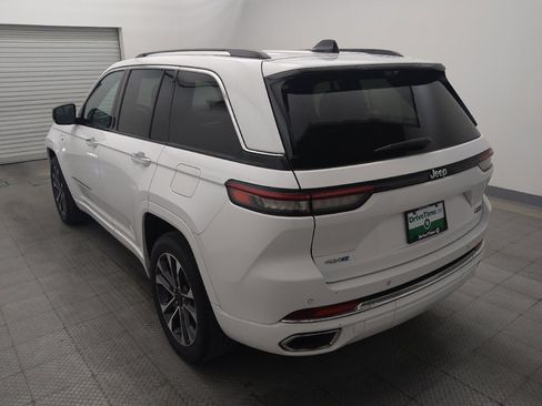 Used 2022 Jeep Grand Cherokee Overland w/ Luxury Tech Group IV AWD/4WD image 6