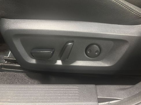 Used 2025 Nissan Rogue SV AWD/4WD image 23
