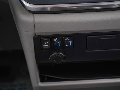 Used 2017 Toyota Sienna XLE w/ XLE Navigation Package FWD image 21