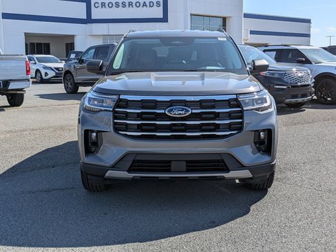 Certified 2025 Ford Explorer Active w/ Active Comfort Package AWD/4WD image 9