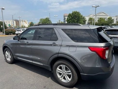 Used 2021 Ford Explorer XLT w/ Equipment Group 202A AWD/4WD image 18