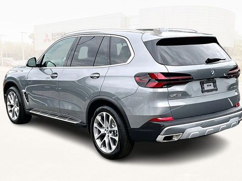Used 2025 BMW X5 xDrive50e image 4