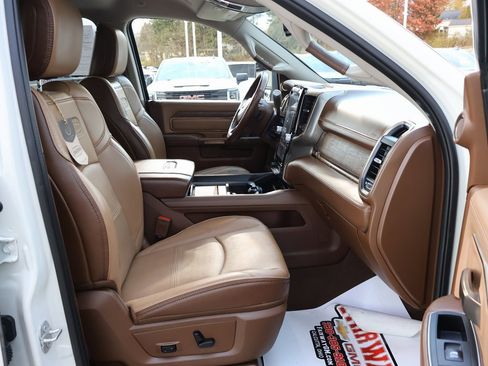 Used 2024 RAM 2500 Limited w/ Towing Technology Group image 41