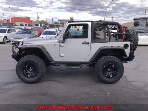 Used 2012 Jeep Wrangler Rubicon w/ Connectivity Group AWD/4WD image 5