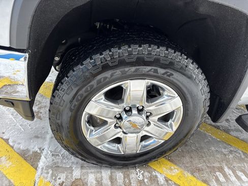 Used 2022 Chevrolet Silverado 2500 LTZ w/ LTZ Plus Package image 11