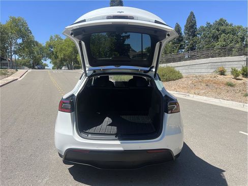 Used 2020 Tesla Model Y Long Range AWD/4WD image 10