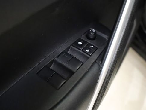 Used 2022 Toyota Corolla Cross LE image 18