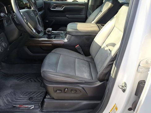 Certified 2025 Chevrolet Silverado 1500 RST w/ Dark Appearance Package AWD/4WD image 15