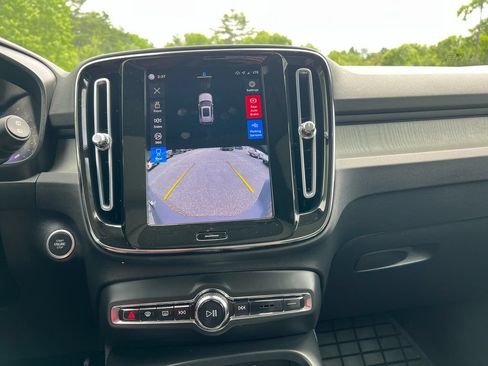 Certified 2023 Volvo XC40 B5 Plus w/ Driver Assist Package AWD/4WD image 18