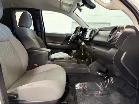 Used 2022 Toyota Tacoma SR image 17