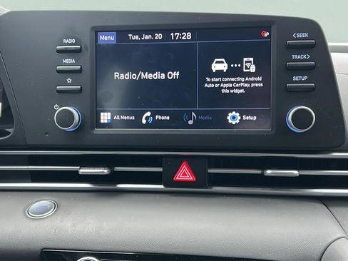 Used 2023 Hyundai Elantra SEL image 17