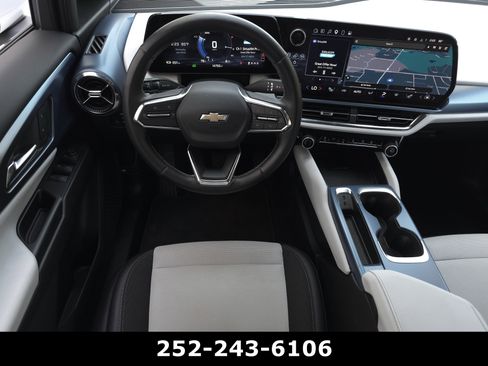 Used 2025 Chevrolet Equinox EV LT FWD image 12