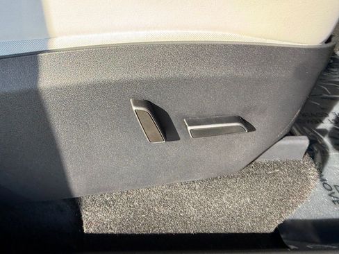 Used 2024 Tesla Model Y Long Range image 34