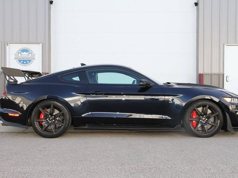 Used 2021 Ford Mustang Shelby GT500 w/ Carbon Fiber Track Pack RWD image 5