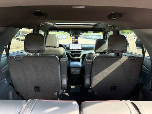 Used 2025 Ford Explorer ST AWD/4WD image 34