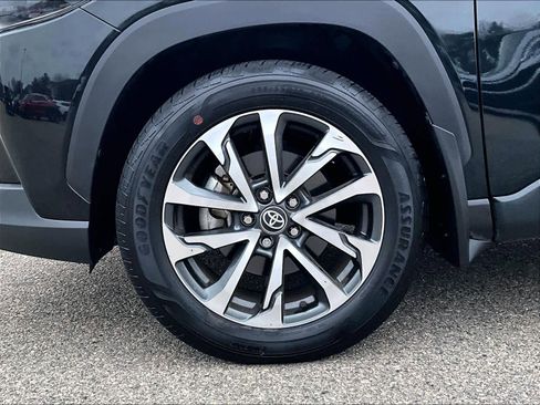 Certified 2023 Toyota Corolla Cross XLE image 7