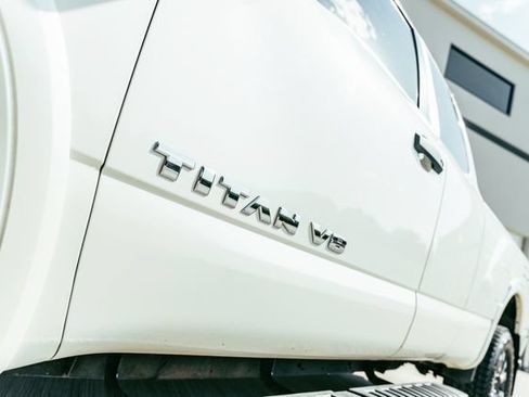 Used 2018 Nissan Titan PRO-4X w/ Pro-4x Convenience Package AWD/4WD image 28