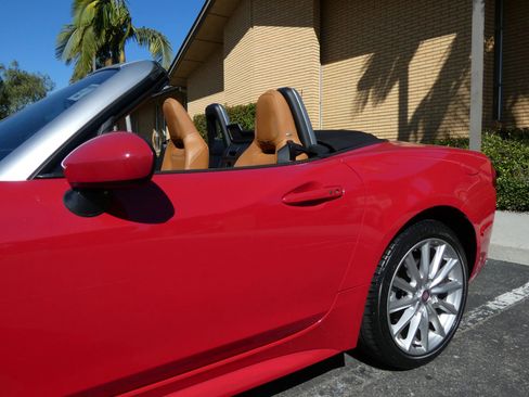 Used 2018 FIAT 124 Spider Lusso w/ Convenience Group image 14