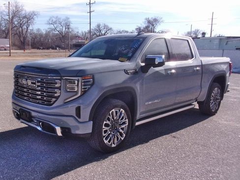 Used 2024 GMC Sierra 1500 Denali Ultimate image 3