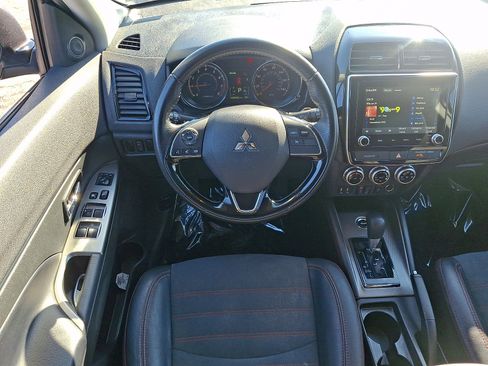 Used 2022 Mitsubishi Outlander Sport SE image 11