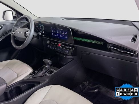 Used 2023 Kia Niro EX image 28